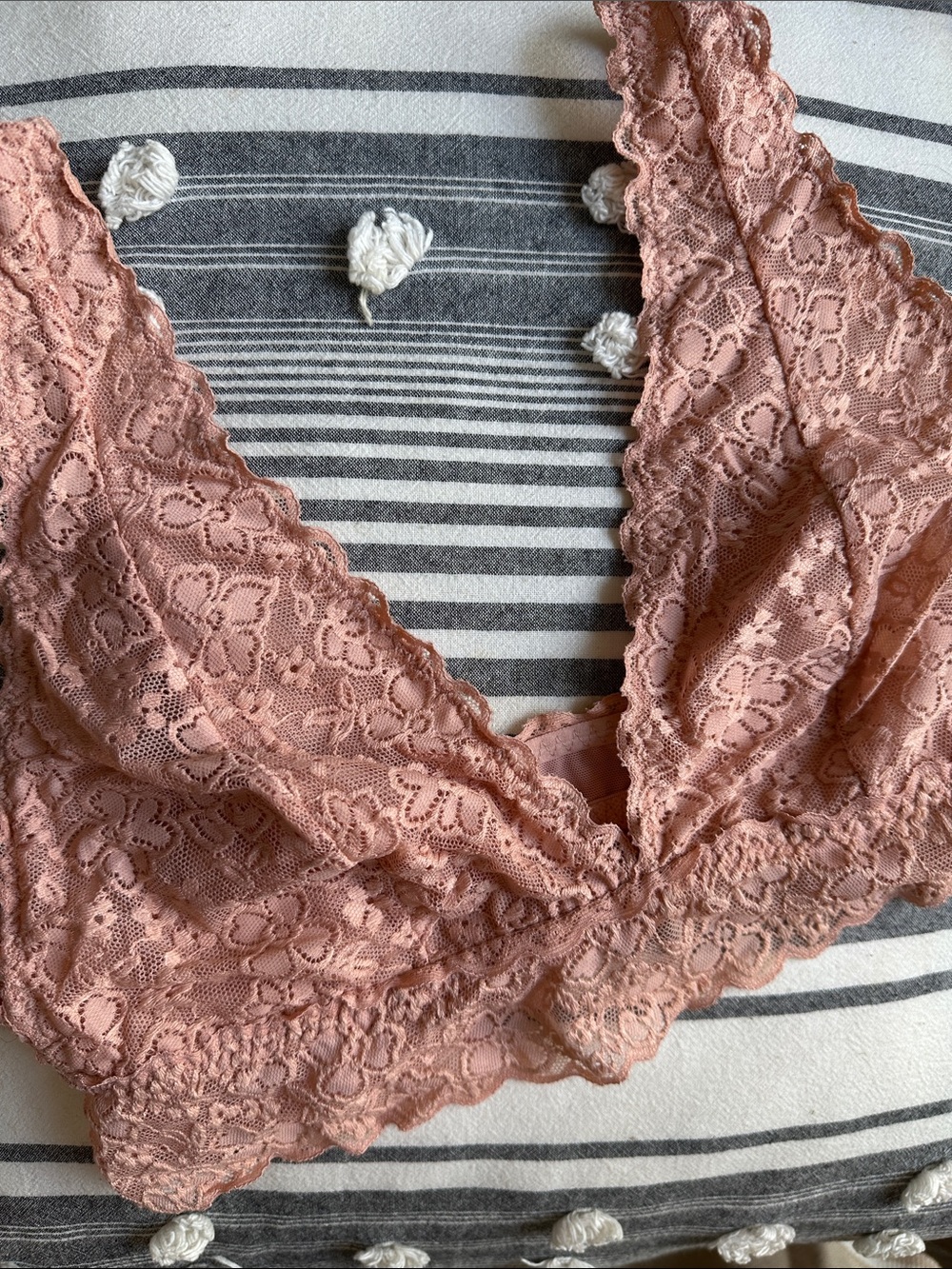 Old Navy Floral Lace Bralette in Dusty Rose